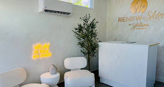 Recepción de Renew Skin con su logo dorado